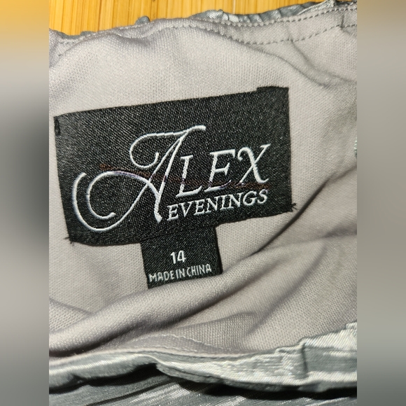 Alex Evenings Ruched Formal Gown NWT Platinum - Picture 6 of 6